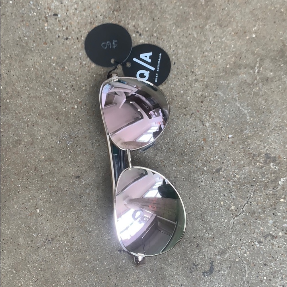 brand new quay sunglasses! never worn!